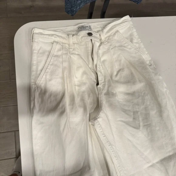 Abercrombie & Fitch - White Ultra High Rise Jeans - Picture 2 of 8